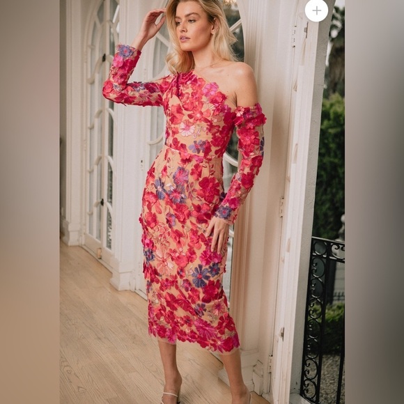 Elliatt Electric 3D Floral Midi Dress - Picture 5 of 15